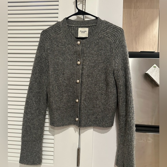 Abercrombie & Fitch Sweaters - Abercrombie and Fitch pearl button cardigan